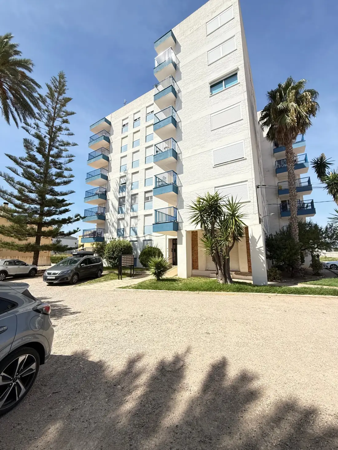 Edificio de apartamentos en Castellón pendiente de rehabilitación de fachada