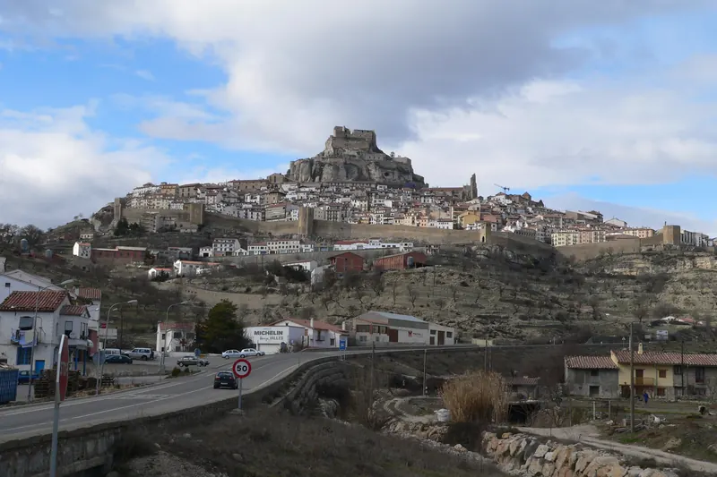 Morella con sus murallas y el castillo
