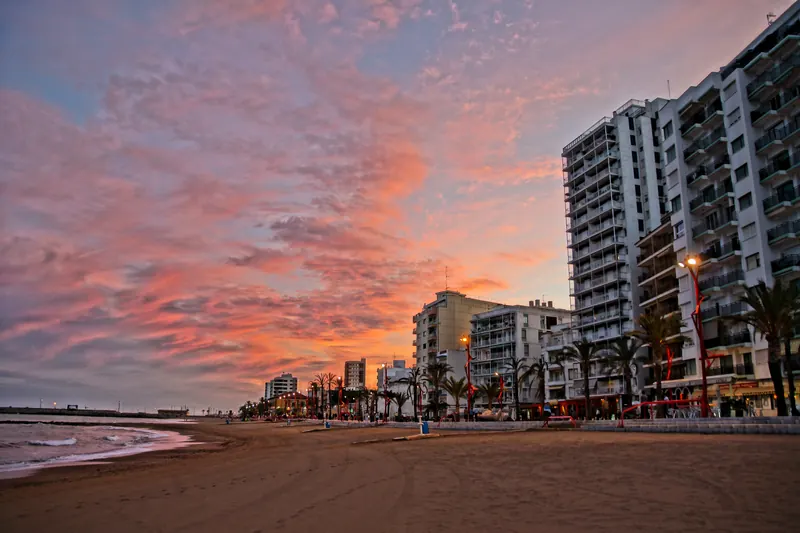 Platja del Fortí y edificios del frente marítimo, Vinaròs